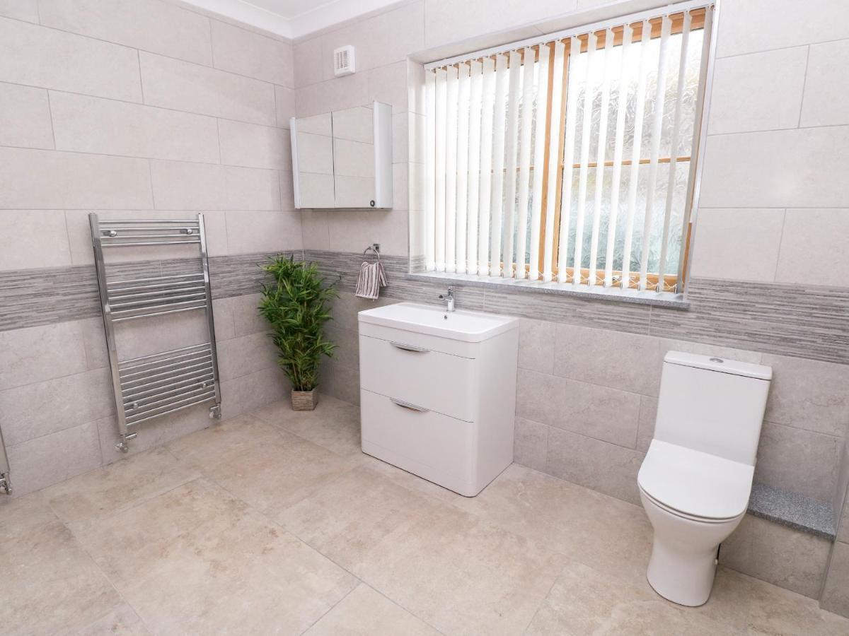 Grooms Quarters At Pant Y Gaseg Farm Ammanford Ngoại thất bức ảnh