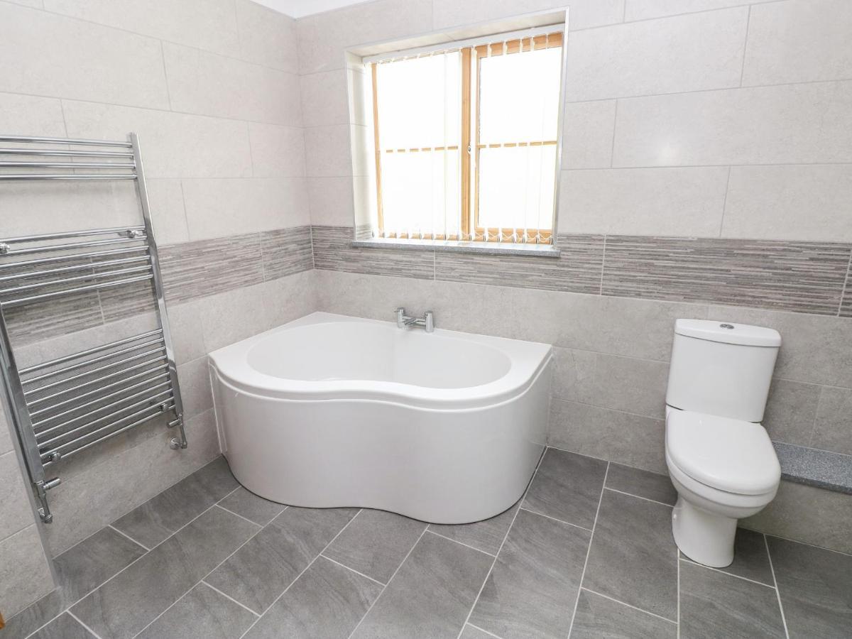 Grooms Quarters At Pant Y Gaseg Farm Ammanford Ngoại thất bức ảnh